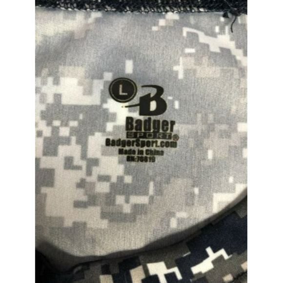 Badger Sports Men’s Sz Large Black Camo Print with Graphic Print Shirt - Picture 7 of 8